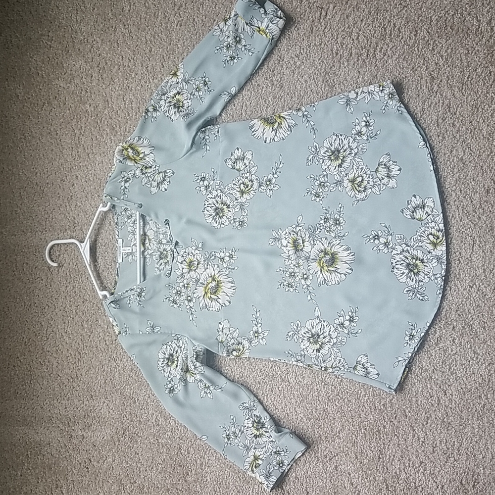 Maurices floral print tunic, sage with white and yellow, size Small